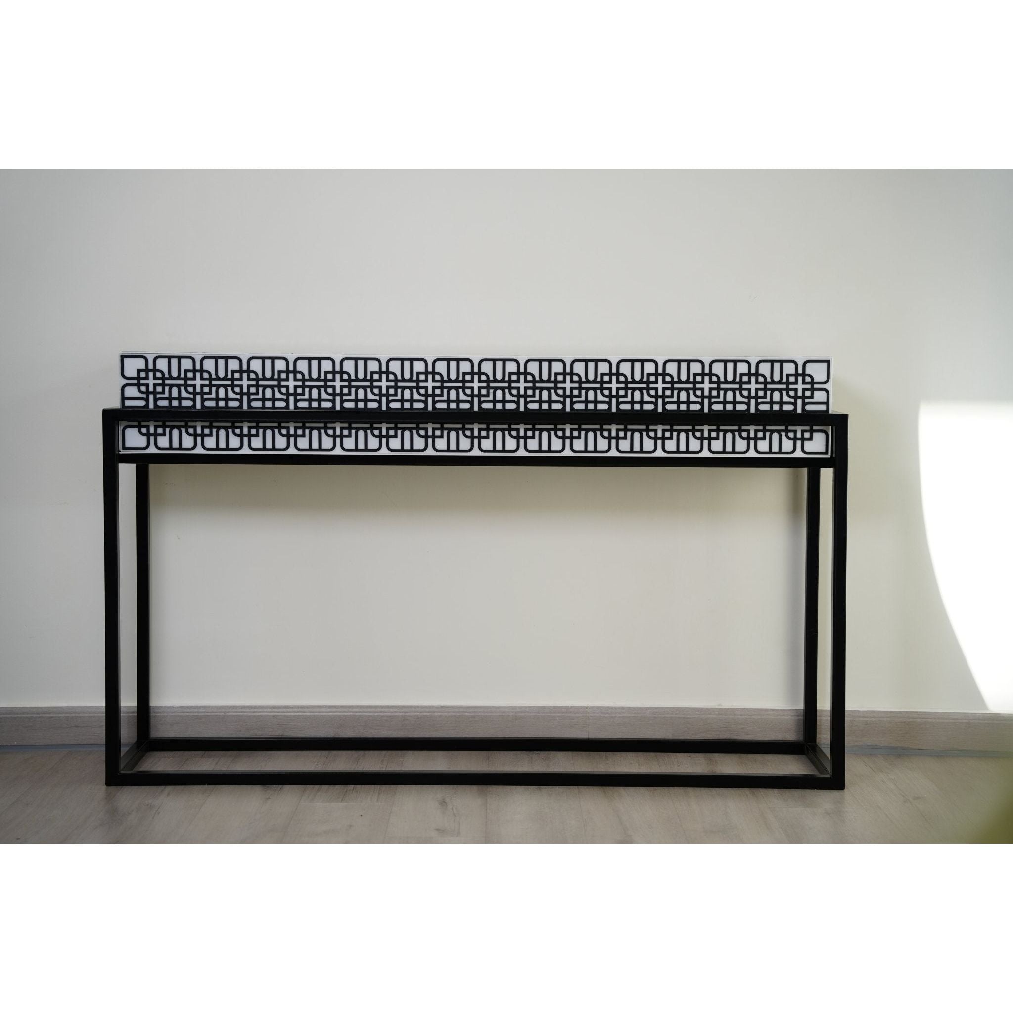 Console with Black and White Lattice Pattern