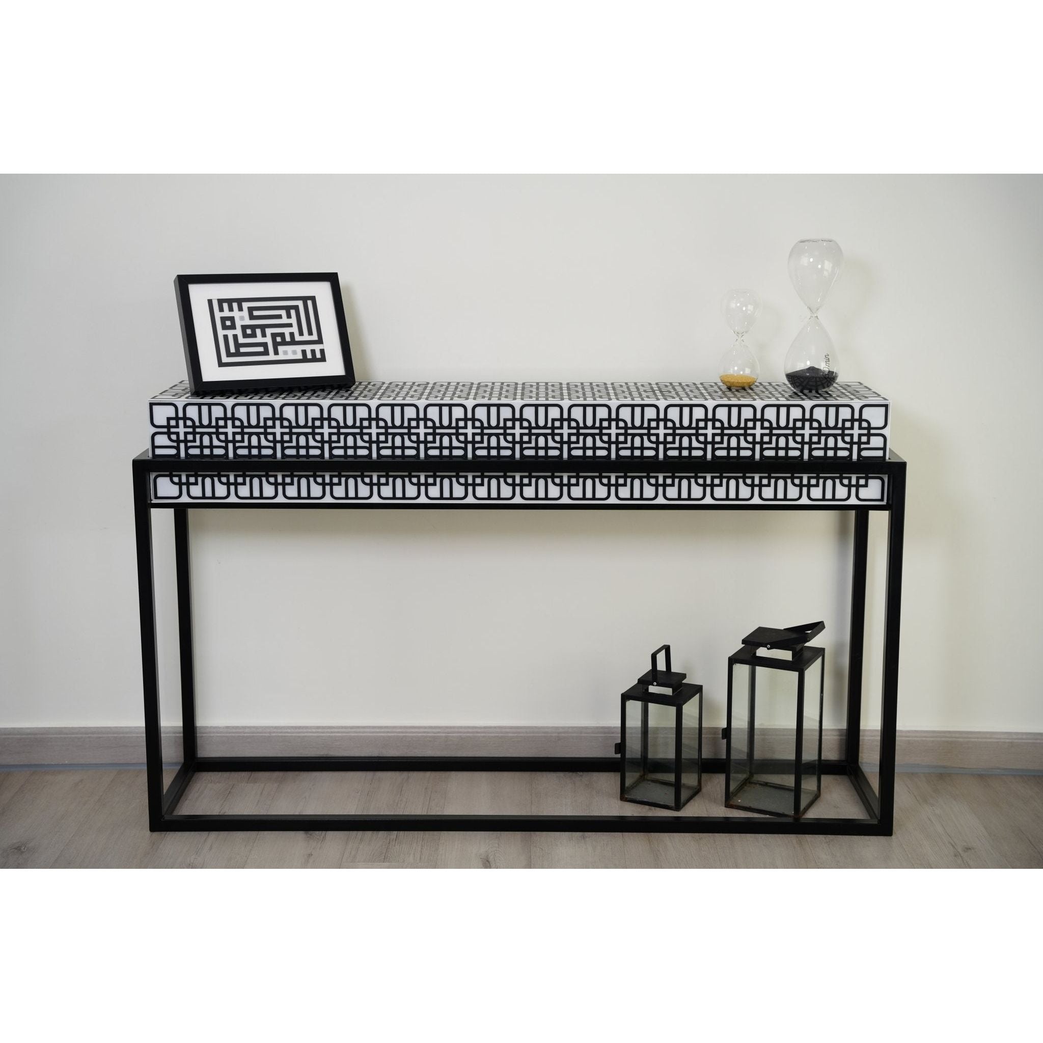 Console with Black and White Lattice Pattern